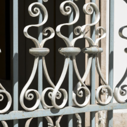 Créez un balcon sur mesure avec des touches de ferronnerie artistique Uzes